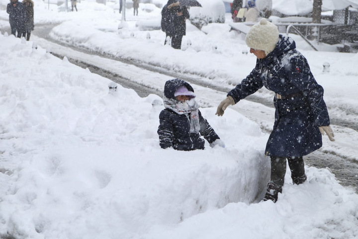 In manchen Teilen von Istanbul fiel über ein Meter Schnee. Eine lokale Zeitung sprach vom stärksten Schneefall seit 30 Jahren.