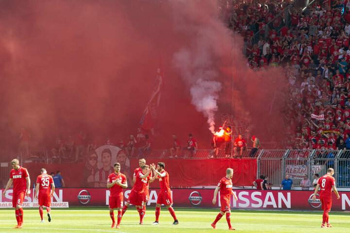 Das Rheinische Derby zwischen dem 1. FC Köln und Borussia Mönchengladbach gilt als hitziges Fan-Treffen. (Symbolbild)