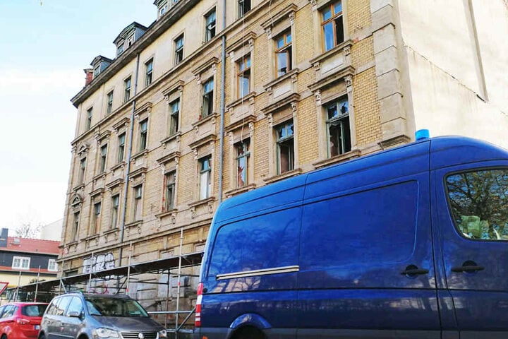 Die Kripo arbeitet seit dem Vormittag an dem Haus in Leipzig-Kleinzschocher.