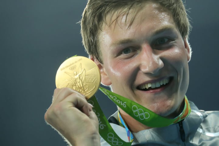 Die erste olympische Medaille ist für Thomas Röhler gleich die Goldene.