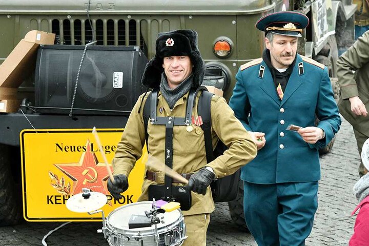 Der Armee-Spaß-Verein lief als "Casino-Kapelle" auf.