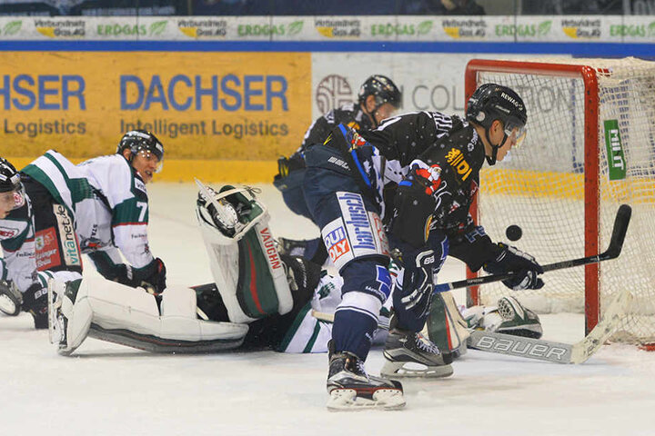 Dominik Grafenthin legte gleich im ersten Drittel vor und schoss die Eislöwen in Führung.