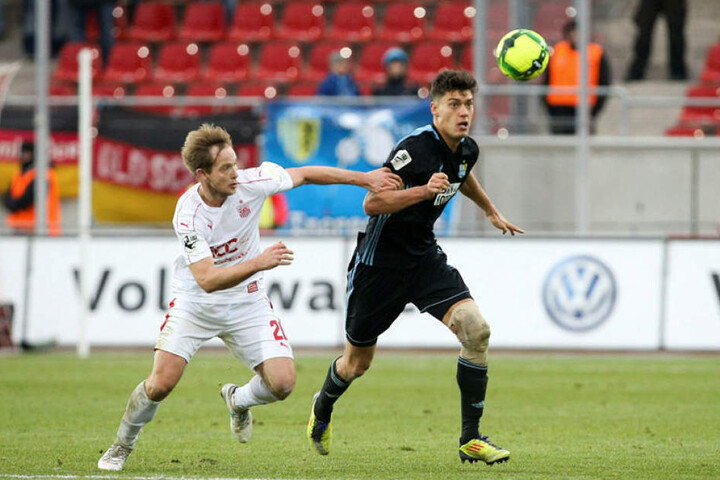 Myroslav Slavov (r., gegen den Zwickauer René Lange) hat in der 3. Liga schnell Fuß gefasst, erzielte bereits sieben Tore.
