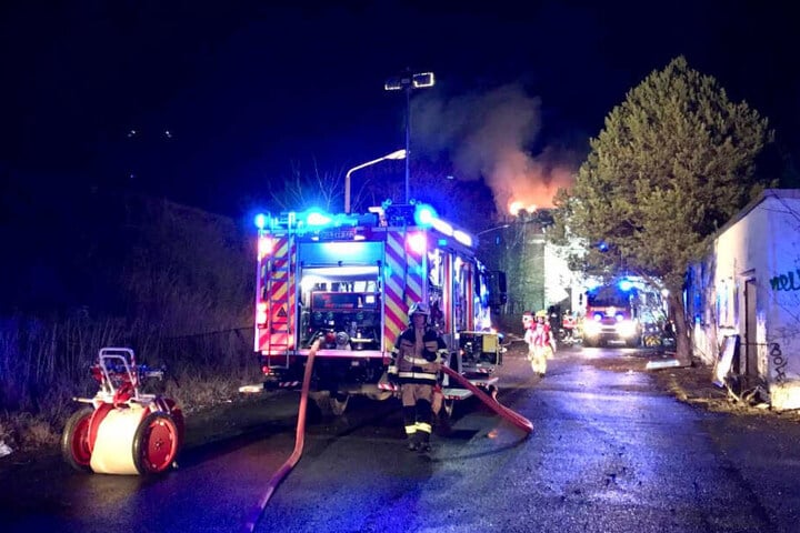 Neben der Freiwilligen Feuerwehr Brieselang, die gegen 19 Uhr alarmiert wurden, waren auch Feuerwehrkräfte aus Falkensee und Dallgow-Döberitz vor Ort.