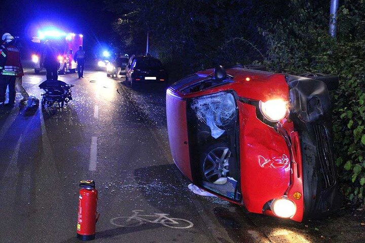 Der Daewoo kippte nach dem Crash auf die Seite.