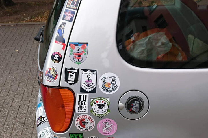Das Auto wurde dem Eigentümer vor der eigenen Haustüre geklaut.