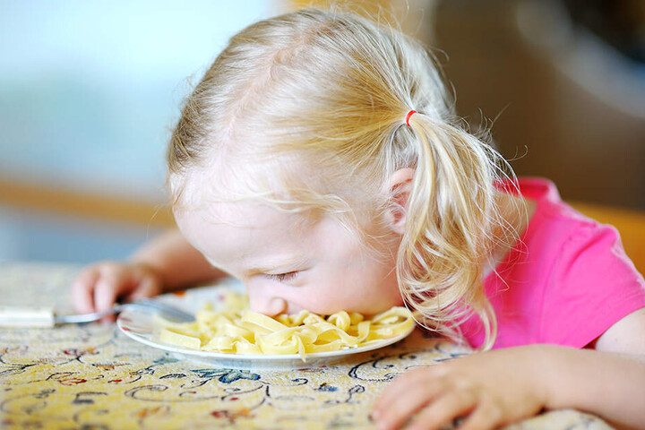 Nudeln mit Soße haben Kinder zum Fressen gern. Aber leider wird auch dieses einfache Essen in Restaurants oft nicht vollwertig gekocht.