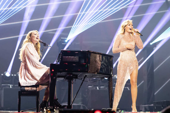 Auch bei Freya Ridings durfte der Ring nicht fehlen.