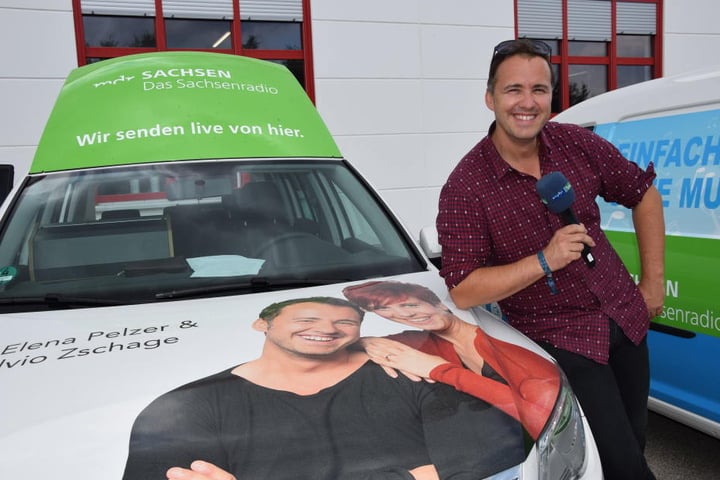 Silvio wird am Morgen mit dem MDR SACHSEN-Hörmobil zu einer Programmmacherin in ihre Heimatstadt Riesa fahren, sich dort gemeinsam mit ihr um ein Thema kümmern, das ihr am Herzen liegt und darüber live im Programm des Sachsenradios berichten.