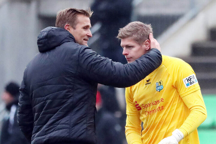 Jakub Jakubov (rechts) hier mit Trainer David Bergner spielt beim Chemnitzer FC die beste Saison seiner Karriere.