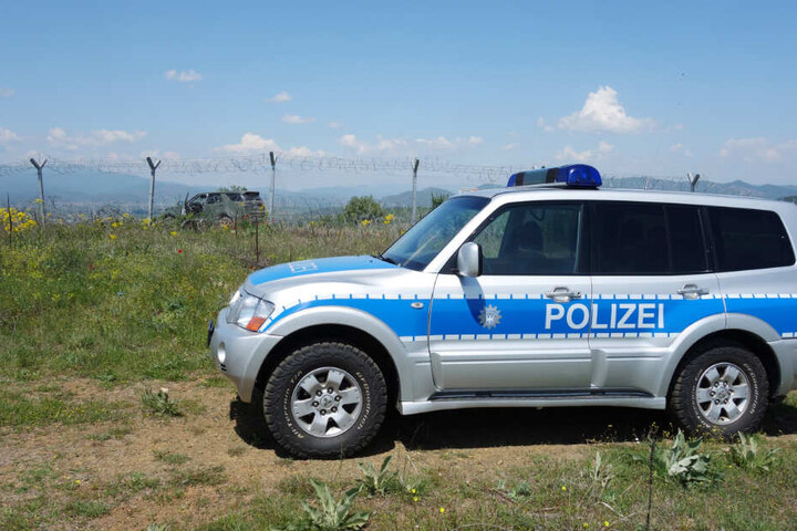 Nachdem die Polizei sich telefonisch bei dem Piloten meldete, klärte sich alles auf. (Symbolbild)