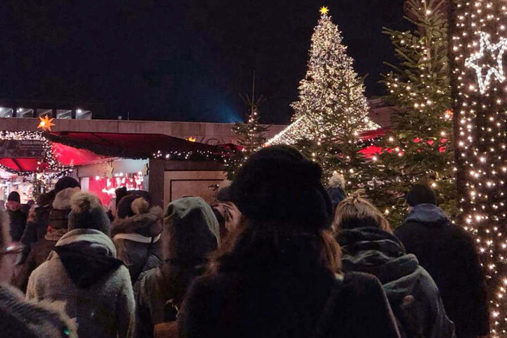 Mit attraktiven Weihnachtsmärkten und vielen Einkaufsmöglichkeiten ist Köln ein beliebtes Ziel in der Vorweihnachtszeit.