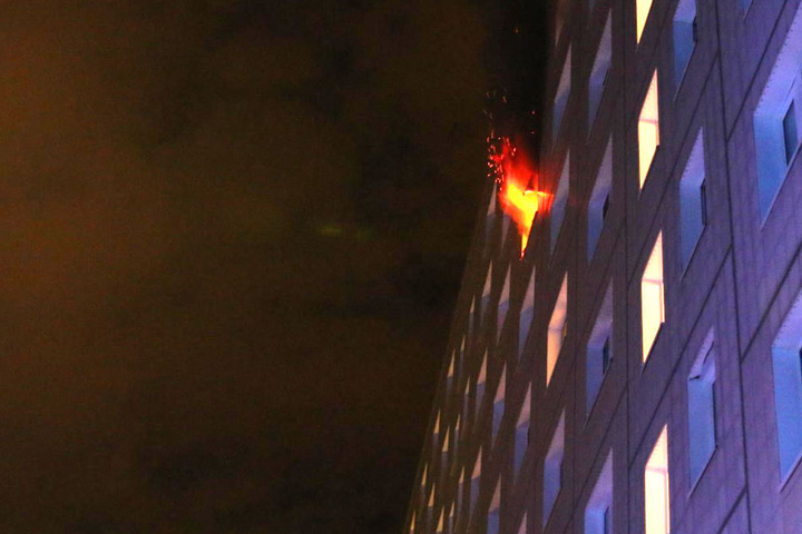 Die Wohnung im siebten Stock stand komplett in Flammen.