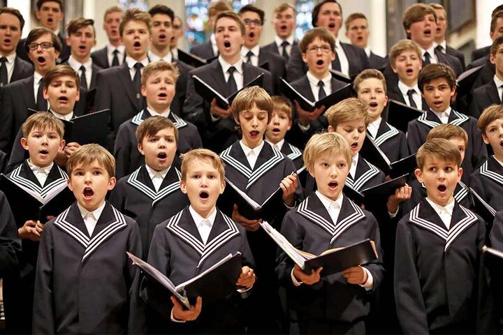 Auch der Leipziger Thomanerchor führt das Weihnachtsoratorium auf. Zudem stehen alljährlich Weihnachtsliederabende auf dem Konzertplan des Knabenchors.