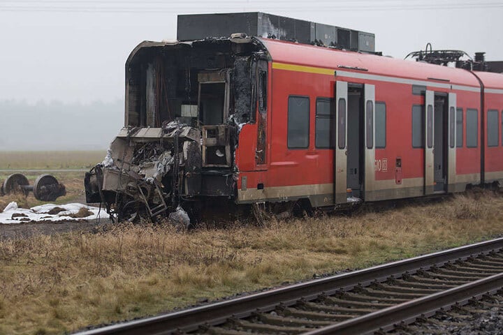 Das komplette Zugführerhaus brannte aus.