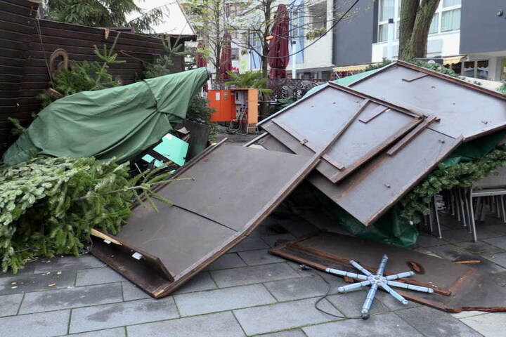 Wegen des Sturms blieb der Weihnachtsmarkt am Sonntag zu.