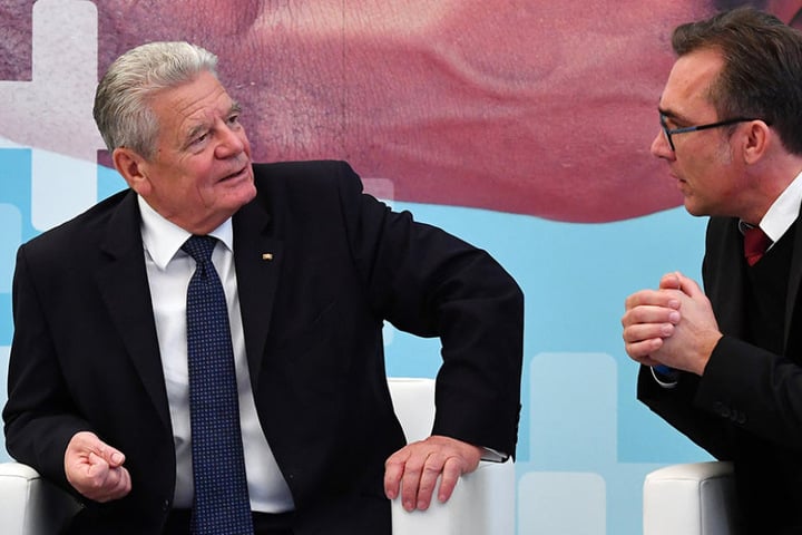 Laut Thüringens Ministerpräsident Ramelow leidet der Bundespräsident (l.) an einem Magen-Darm-Infekt.