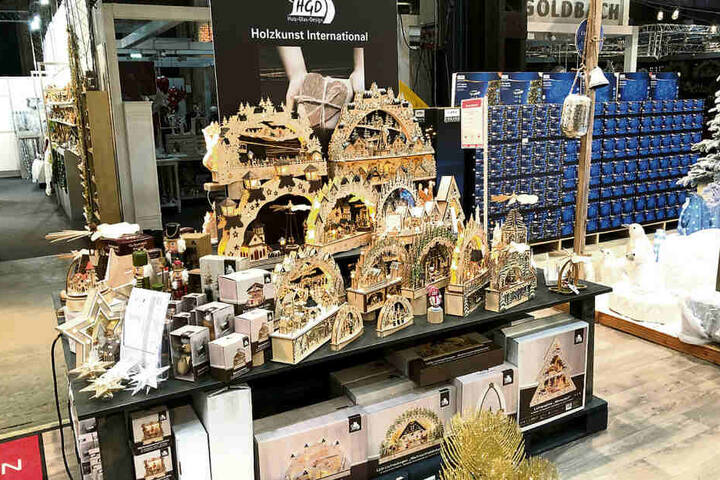 Wenn etwas nicht aus dem Erzgebirge kommt, kennzeichnet die Firma Saico die Holzkunst als „International“. Trotzdem gibt es Streit.