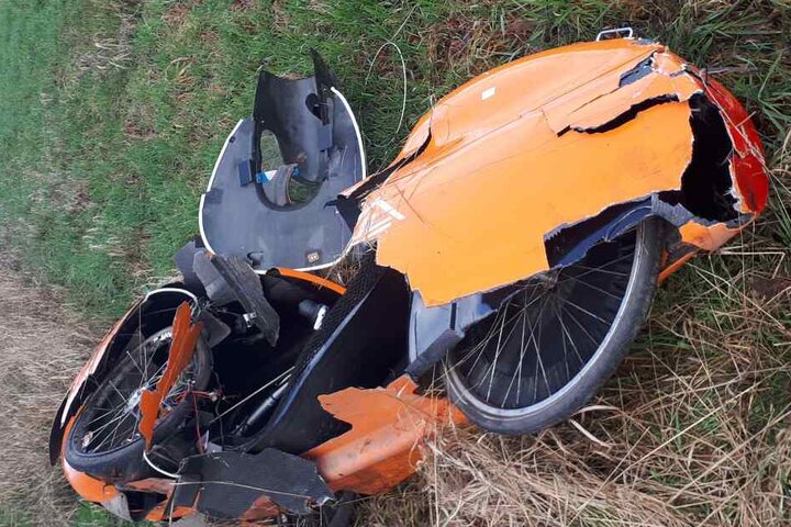 Dabei wurde ein 55-Jähriger samt Liegefahrrad von einem Auto gerammt und von der Straße geschleudert. Der Radler starb noch am Unfallort.