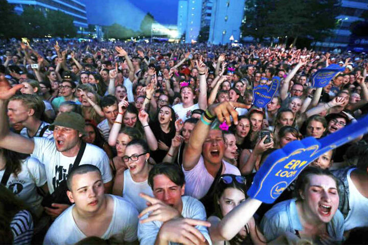 Auch nach einer Abkühlung nach 22 Uhr war die Stimmung aufgeheizt. Insgesamt waren rund 17.000 Besucher da.
