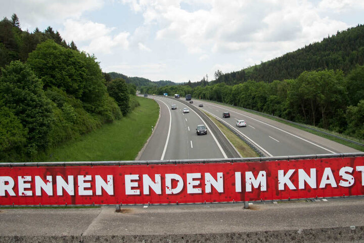 Illegale Autorennen sind kein Kavaliersdelikt, sondern stellen eine Straftat dar. (Symbolbild)