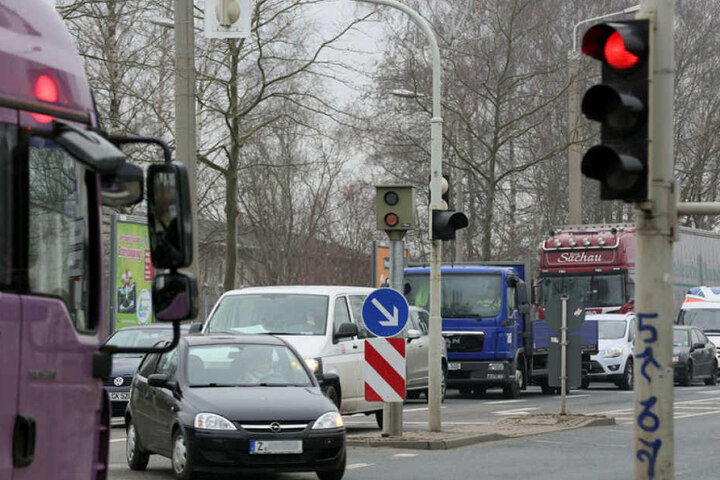 In Blitzerfallen wie an der Reichenbacher Strasse in Zwickau tappen immer weniger Autofahrer.