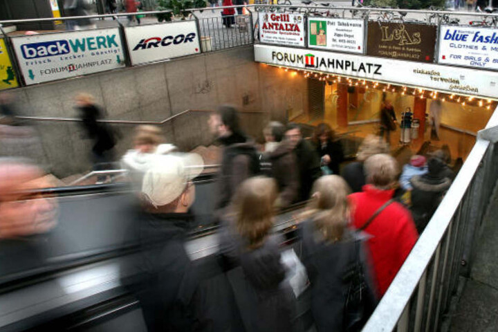 Die meisten Leute nutzen das Jahnplatz Forum nur, um trockenen Fußes von der Alt- in die Neustadt oder umgekehrt zu kommen.