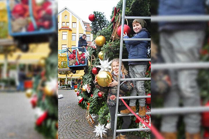 Große Kugeln und Sterne fanden an dem Baum ihren Platz.