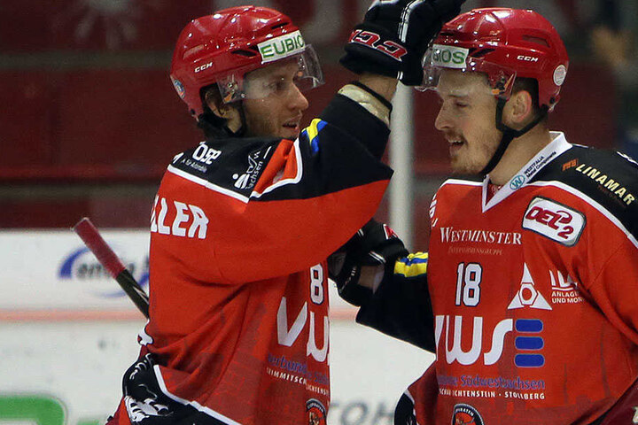 Bernhard Keil (r., mit Dominic Walsh) lieferte beim Sieg gegen Freiburg eine starke Partie ab.
