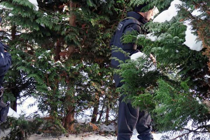 Die Polizei konnte den Mann schließlich zur Aufgabe bewegen.