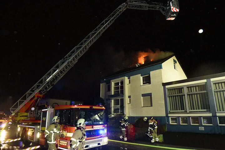 Die Feuerwehr war mit 36 Einsatzkräften vor Ort.
