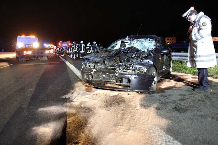 Der Fahrer erlitt lebensgefährliche Verletzungen.