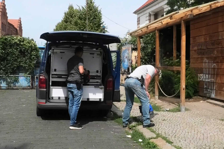 Mitarbeiter der Kriminalpolizei waren am Freitag vor Ort.