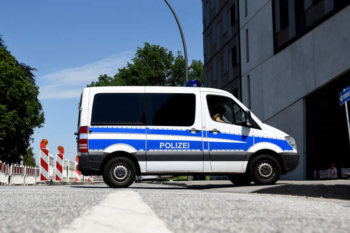 Die Polizei sperrte die Umgebung der Uni ab. (Symbolbild)