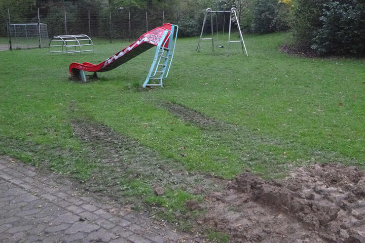 Auch eine Kinderrutsche musste dran glauben.