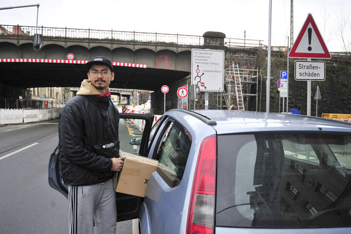 Abdul Bin Ramadan (22) will aufgrund der Bauarbeiten eventuell die Eröffnung seines Bistros in der Reichenhainer Straße verschieben.