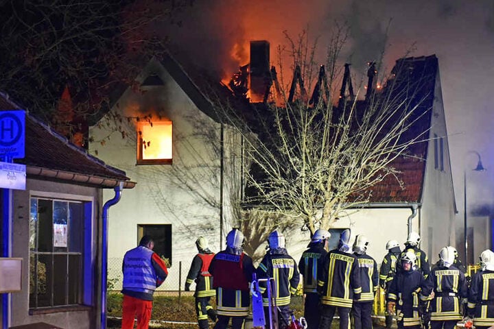 71 Kameraden der Feuerwehr kämpften gegen die Flammen an.