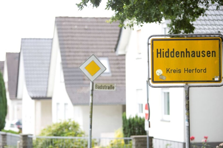 Die Leiche wurde auf einer Kreuzung in Hiddenhausen gefunden. (Symbolbild)