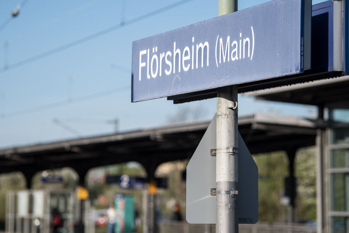Das mutmaßliche Opfer wurde von der Polizei am Bahnhof in Flörsheim in Empfang genommen.
