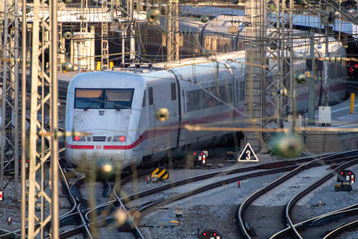 Die Deutsche Bahn empfiehlt Reisenden, sich frühzeitig zu informieren. (Symbolbild)