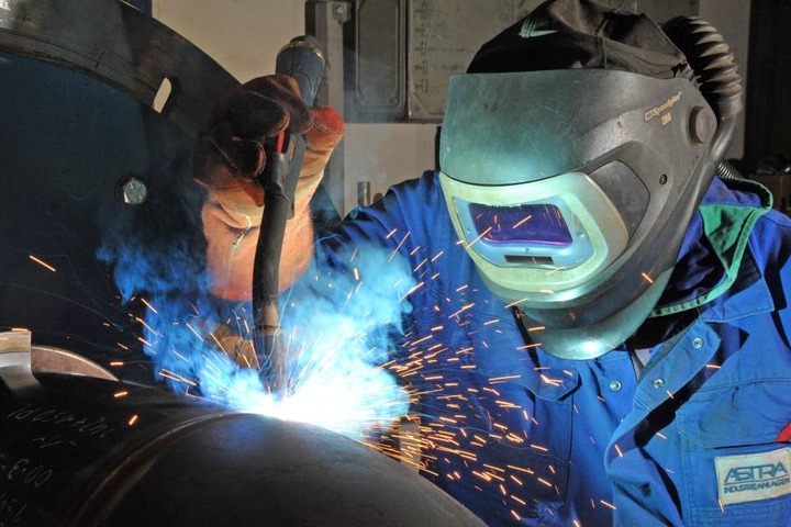 Die Astra Industrieanlagen GmbH beschäftigt 46 Mitarbeiter und erwirtschaftet
5,5 Millionen Euro Umsatz.