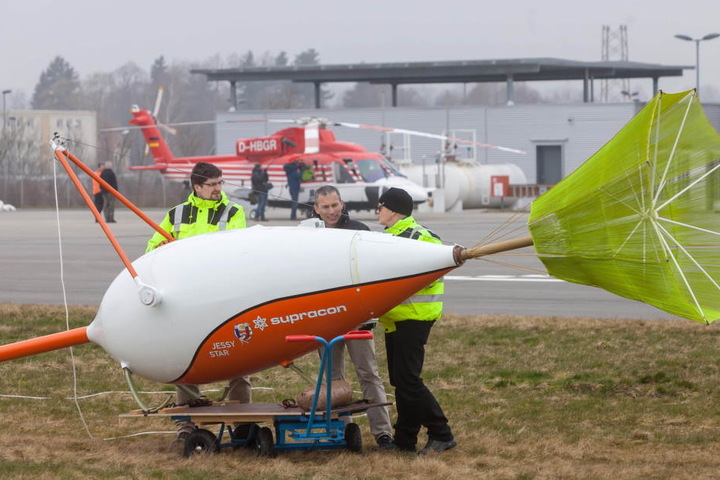 Die Sonde wird an einem 30 Meter langem Seil am Helikopter hängen.