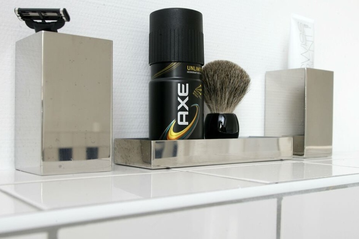 Mit einem Axe Deo wollte der Mann den Alkoholgeruch vertuschen.