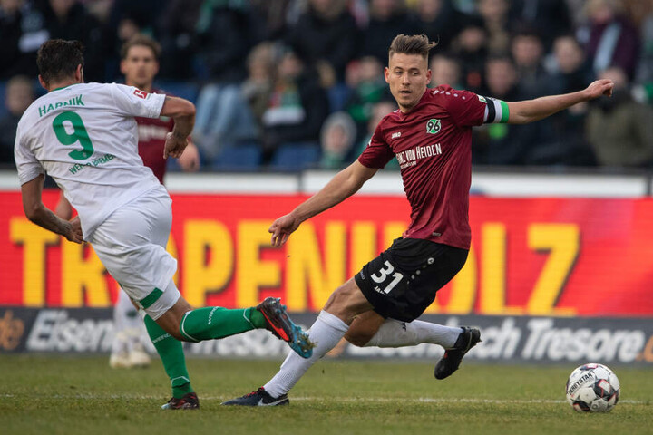 Wechselt Hannovers Waldemar Anton (22, r) zum 1. FC Köln?