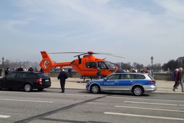 Auch der Rettungshubschrauber musste landen.