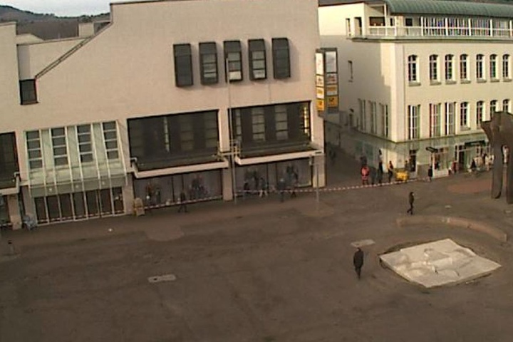 Der Rathausvorplatz in Gaggenau, wo die Polizei den Bereich um das Rathaus absperrte.