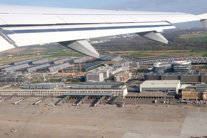 Wenn die Ausweispapiere abgelaufen sind, kann es sein, dass der Flieger ohne Euch abhebt.