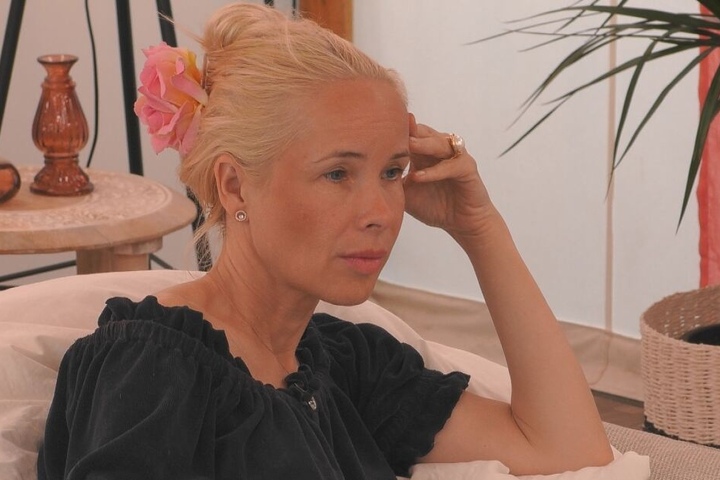 Erst dachte man es seit Tagen, jetzt ist sie wirklich ausgezogen: Schauspielerin Sylvia Leifheit (43). Sie war in ihren Aussagen immer sehr bedacht, sorgte für wenig Unterhaltung bei den Zuschauern.