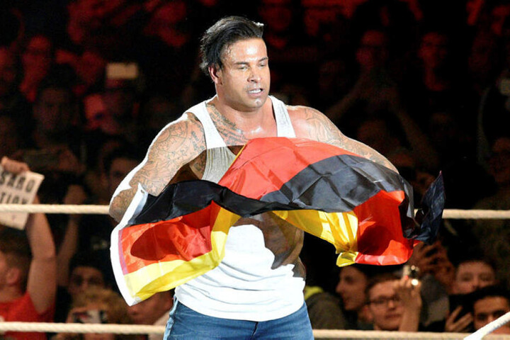 Sogar eine Deutschland-Flagge fand sich nach dem Sie für Tim Wiese.