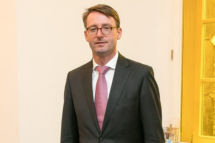 Innenminister Roland Wöller (47, CDU) will Ausreiseknast und -gewahrsam so schnell wie möglich in Betrieb nehmen.